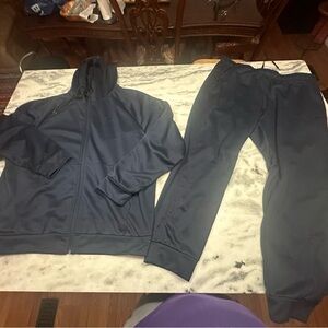 Nike Men’s 2 pc jogging suit